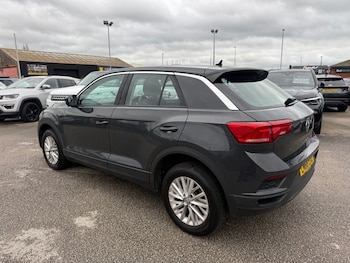 Used Volkswagen T-Roc 2018 for sale - 76582271: Photo