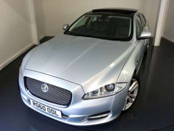 2010 (60) - 3.0 D V6 LUXURY SWB 4d 275 BHP-Fantastic Low Mileage Example Finished in Li 4-Door