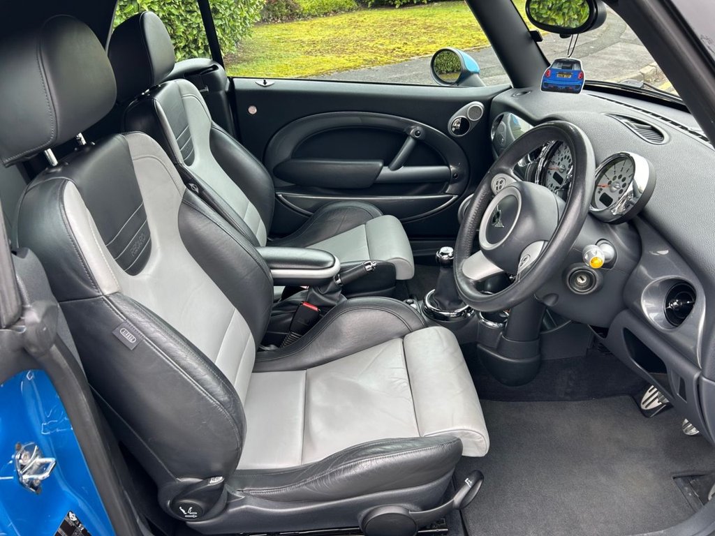 Used MINI Convertible 2008 for sale - 77594559: Photo 32