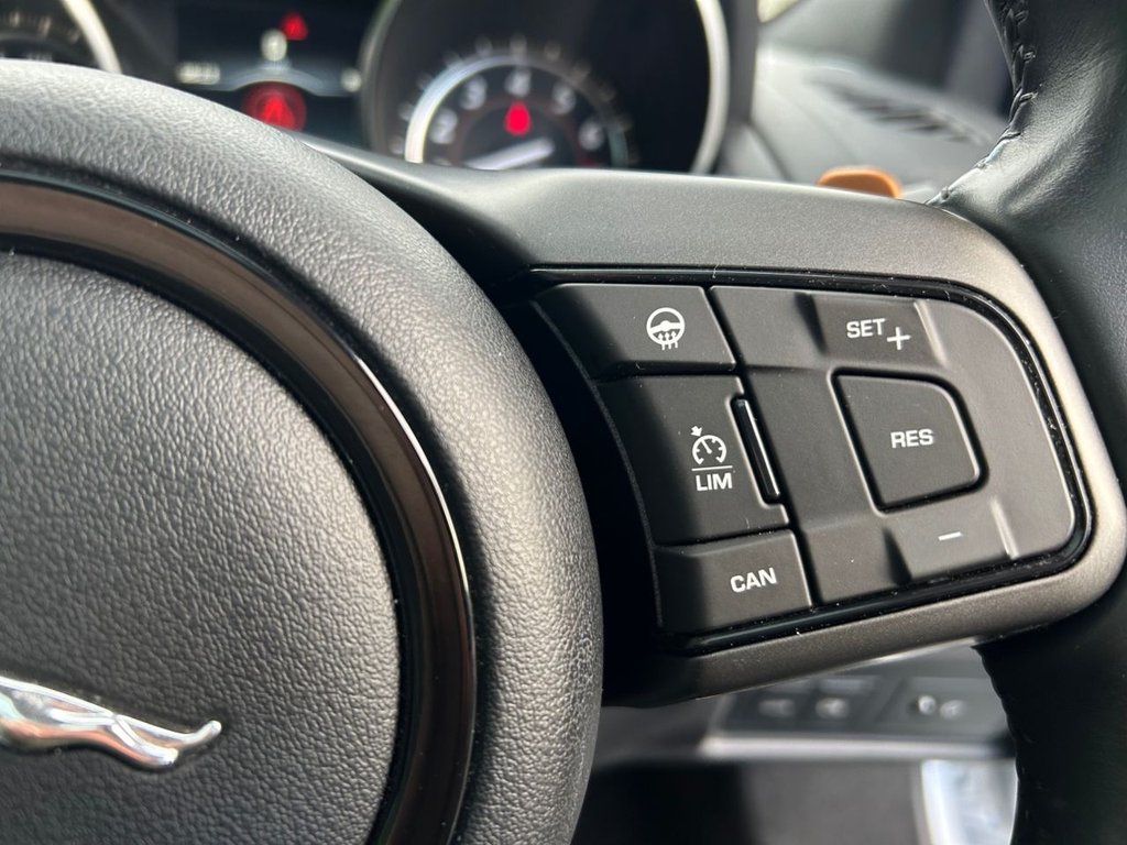 Used Jaguar F-Type 2015 for sale - 76642883: Photo 27