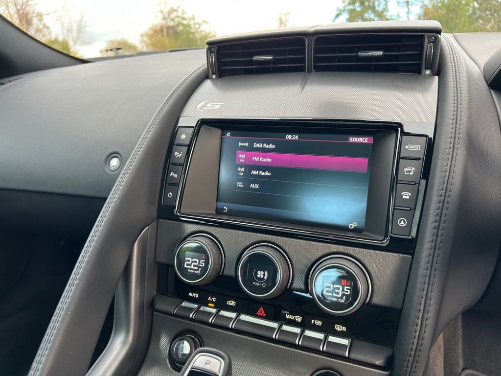 Used Jaguar F-Type 2015 for sale - 76642883: Photo 30