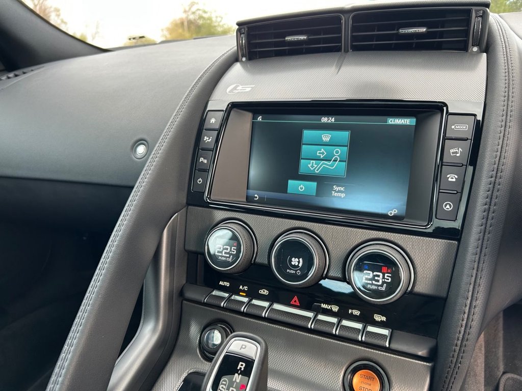 Used Jaguar F-Type 2015 for sale - 76642883: Photo 31