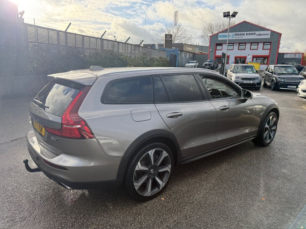 Used Volvo V60 Cross Country 2021 for sale - 76527232: Photo 10