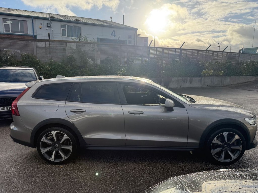 Used Volvo V60 Cross Country 2021 for sale - 76527232: Photo 11