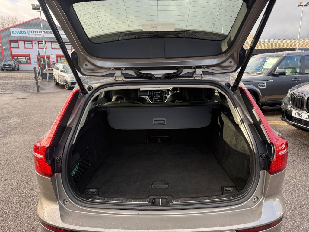 Used Volvo V60 Cross Country 2021 for sale - 76527232: Photo 7
