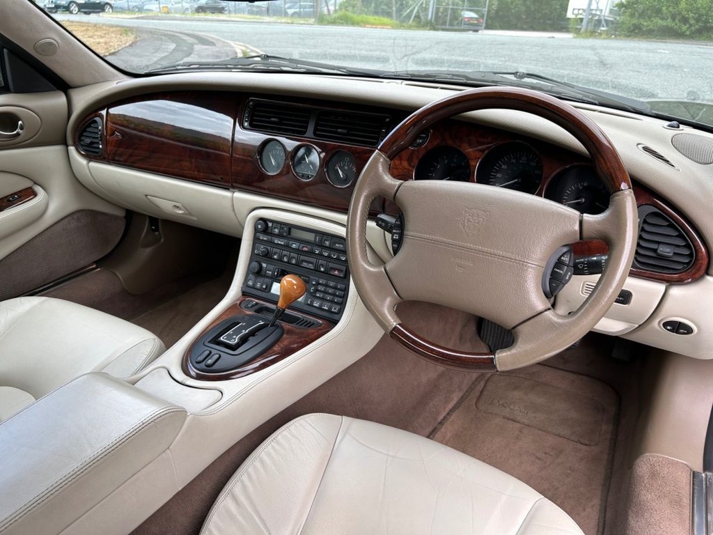 Used Jaguar XK8 2001 for sale - 76973672: Photo 21