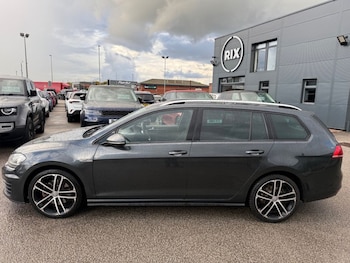 Used Volkswagen Golf 2017 for sale - 76313277: Photo