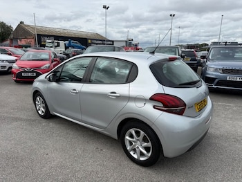 Used Peugeot 208 2015 for sale - 79506272: Photo