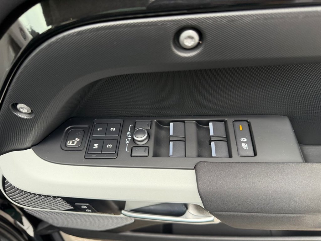 Used Land Rover Defender 2021 for sale - 75960643: Photo 16