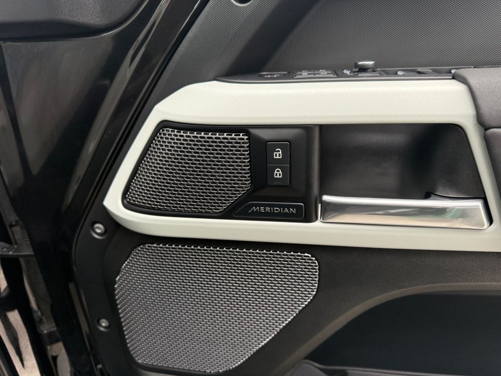 Used Land Rover Defender 2021 for sale - 75960643: Photo 17