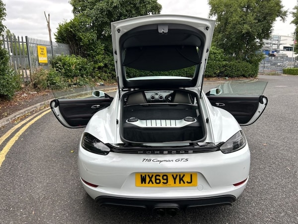Used Porsche 718 Cayman 2019 for sale - 75516073: Photo 16