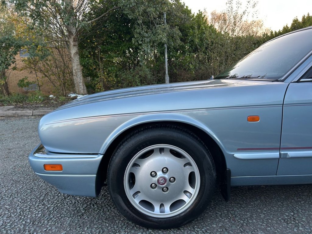 Used Jaguar XJ 1995 for sale - 76255960: Photo 10