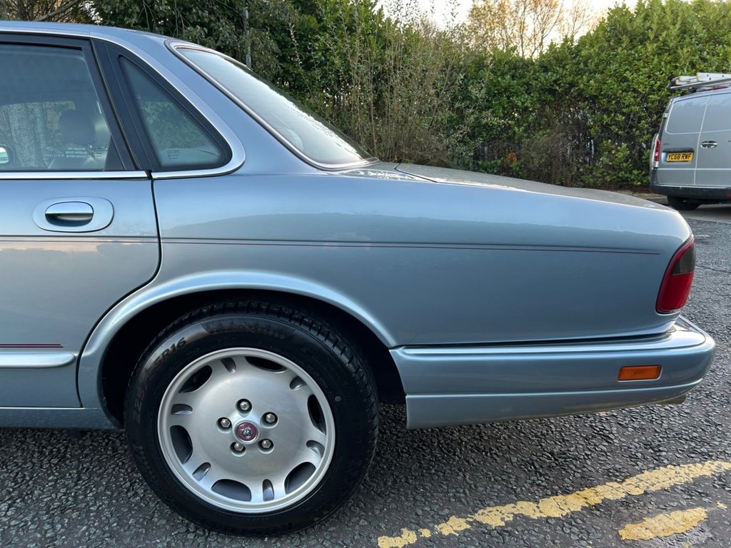 Used Jaguar XJ 1995 for sale - 76255960: Photo 13