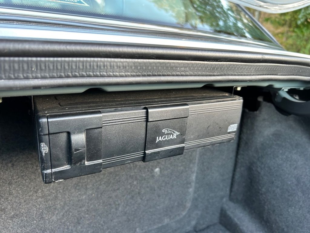 Used Jaguar XJ 1995 for sale - 76255960: Photo 23