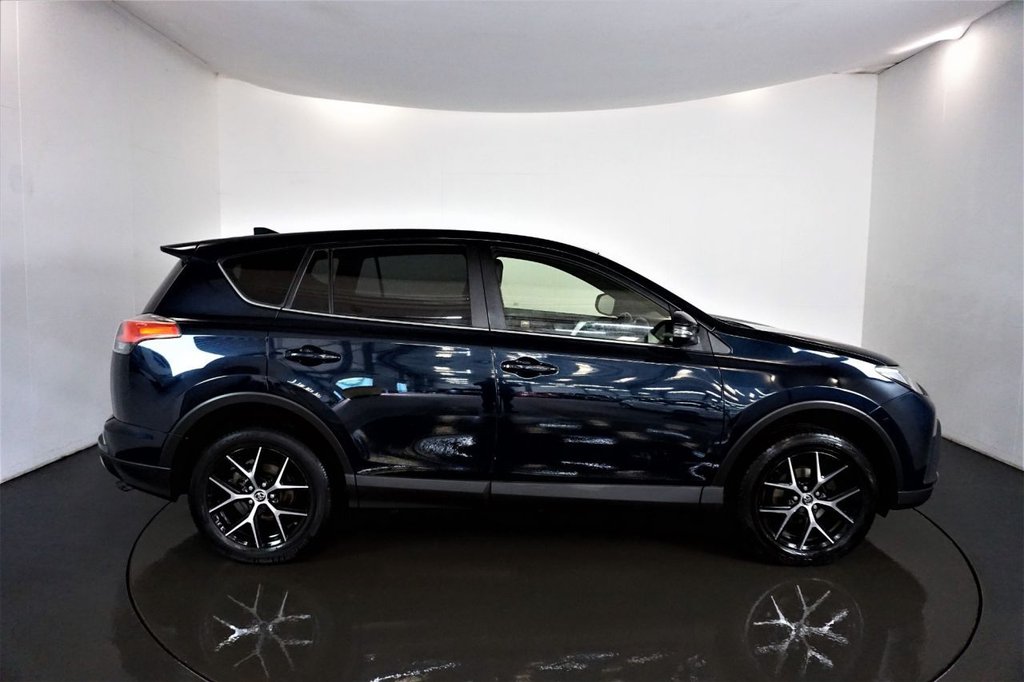 Used Toyota RAV4 2017 for sale - 77673663: Photo 10