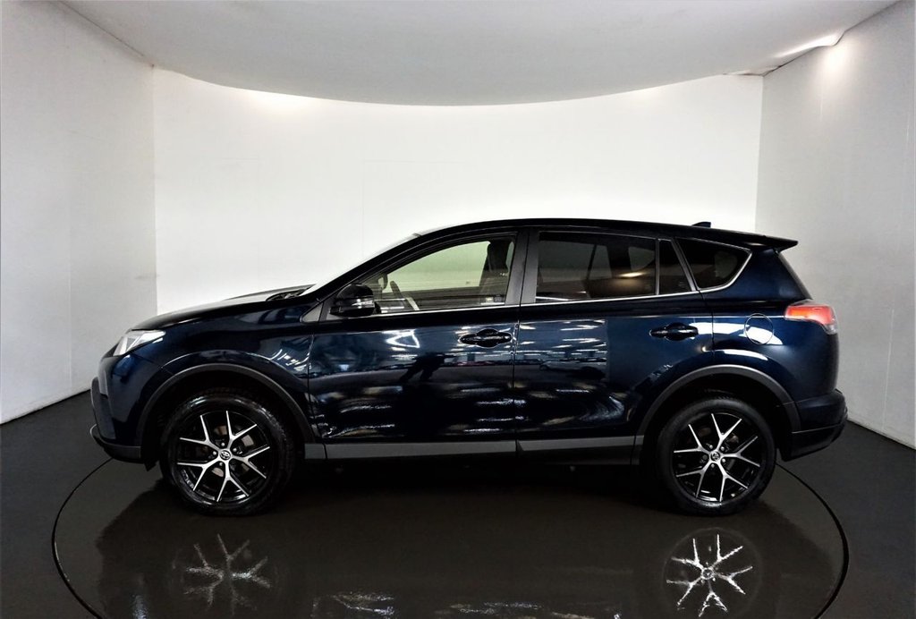 Used Toyota RAV4 2017 for sale - 77673663: Photo 4