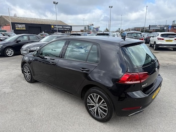 Used Volkswagen Golf 2018 for sale - 78068537: Photo