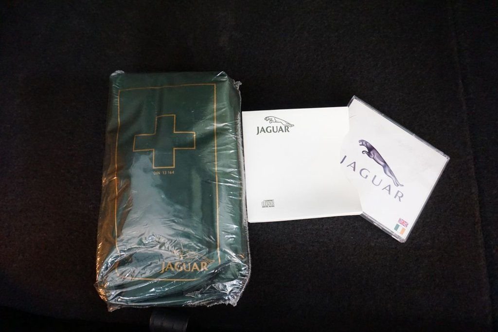 Used Jaguar XKR 2006 for sale - 76590799: Photo 13