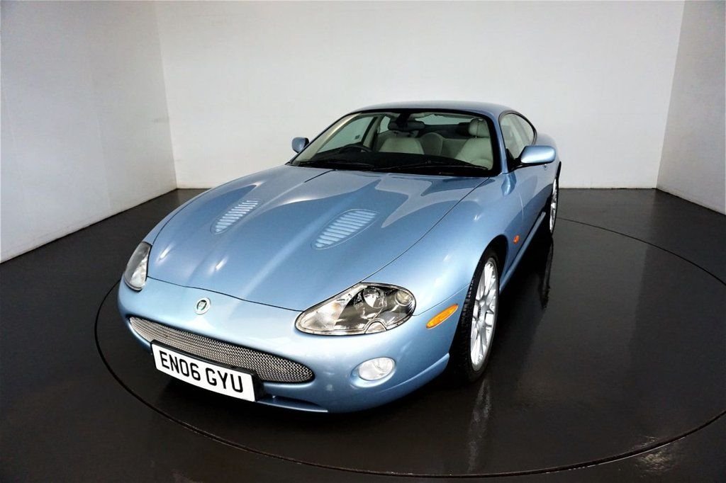 Used Jaguar XKR 2006 for sale - 76590799: Photo 2