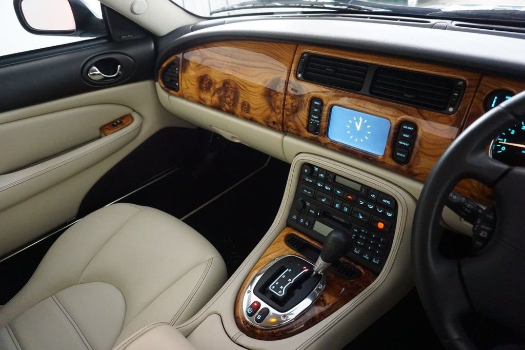 Used Jaguar XKR 2006 for sale - 76590799: Photo 29