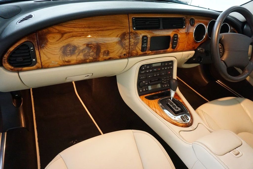 Used Jaguar XKR 2006 for sale - 76590799: Photo 31