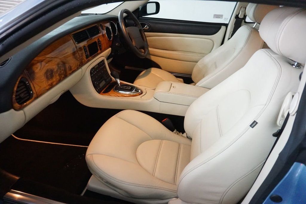 Used Jaguar XKR 2006 for sale - 76590799: Photo 33