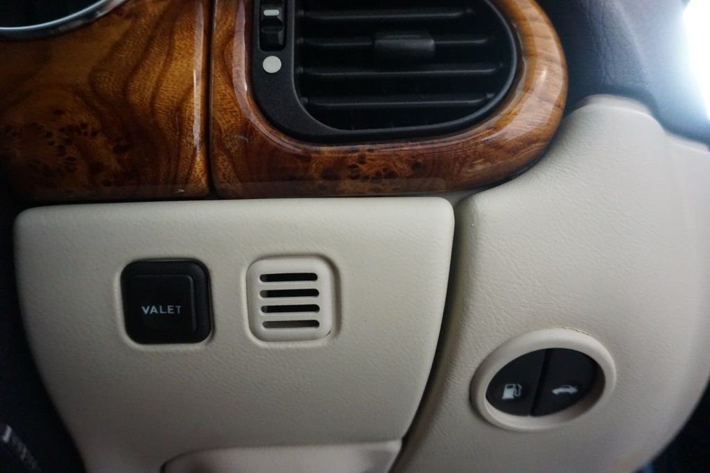 Used Jaguar XKR 2006 for sale - 76590799: Photo 38