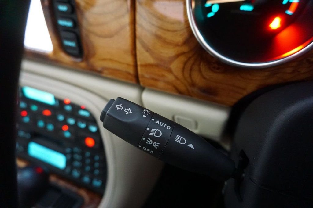 Used Jaguar XKR 2006 for sale - 76590799: Photo 47