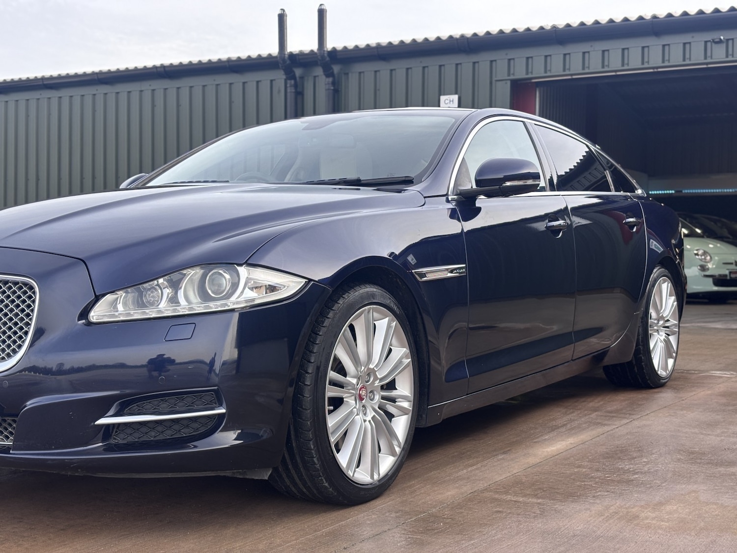 Used Jaguar XJ 2014 for sale - 77968812: Photo 12