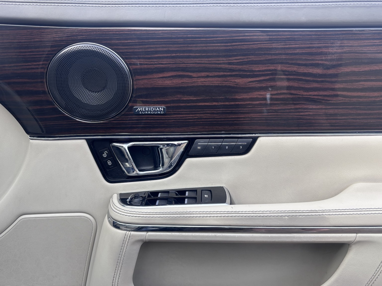 Used Jaguar XJ 2014 for sale - 77968812: Photo 30