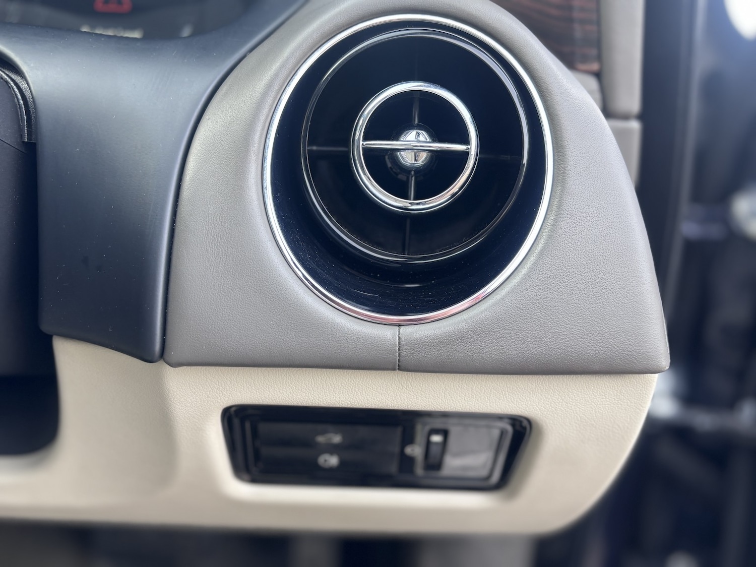 Used Jaguar XJ 2014 for sale - 77968812: Photo 31