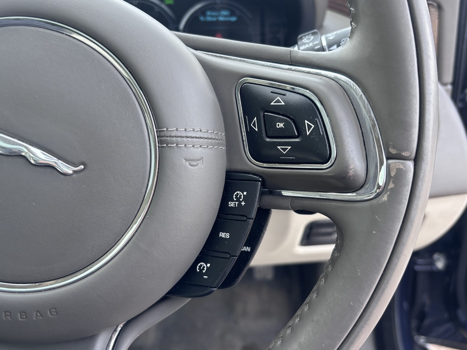 Used Jaguar XJ 2014 for sale - 77968812: Photo 34