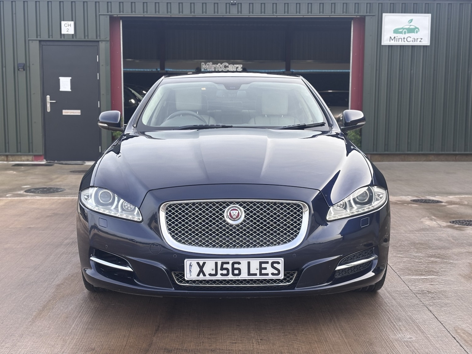Used Jaguar XJ 2014 for sale - 77968812: Photo 4