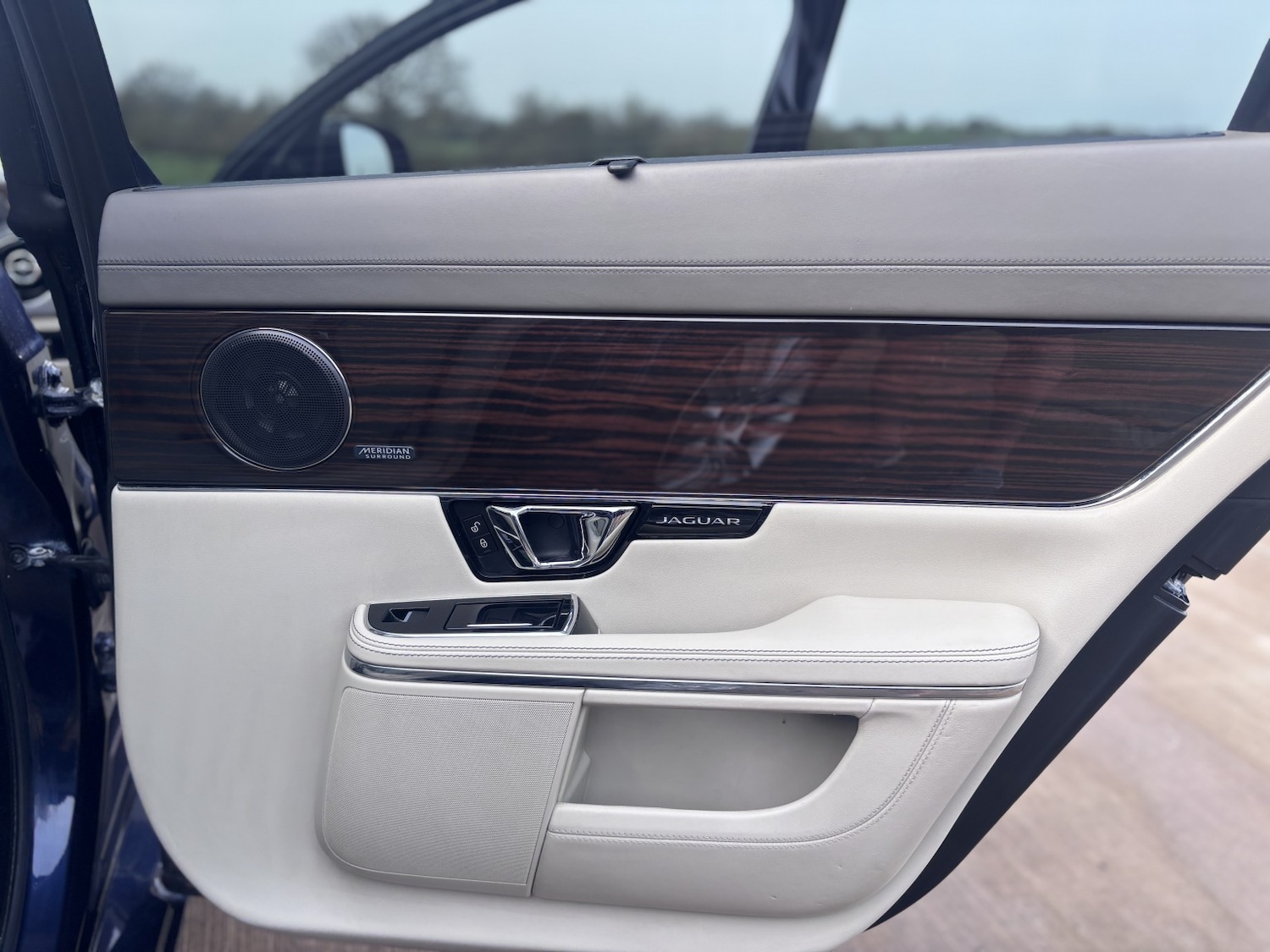 Used Jaguar XJ 2014 for sale - 77968812: Photo 60