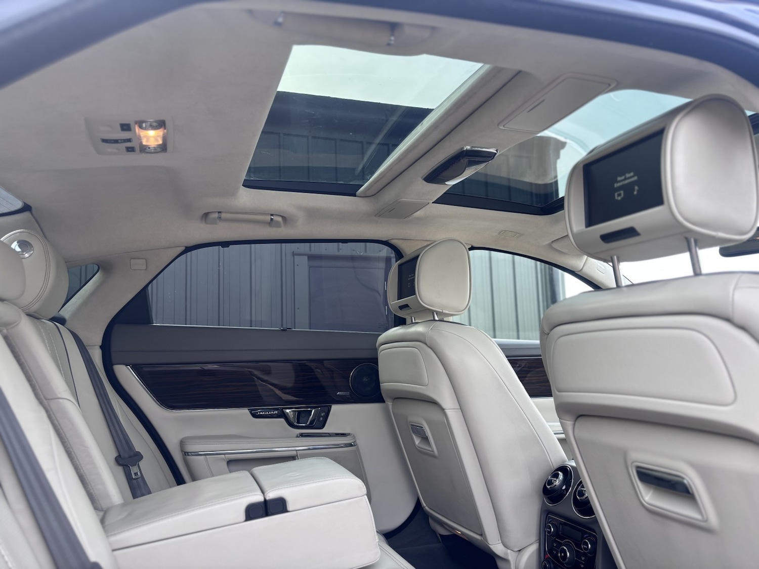 Used Jaguar XJ 2014 for sale - 77968812: Photo 61