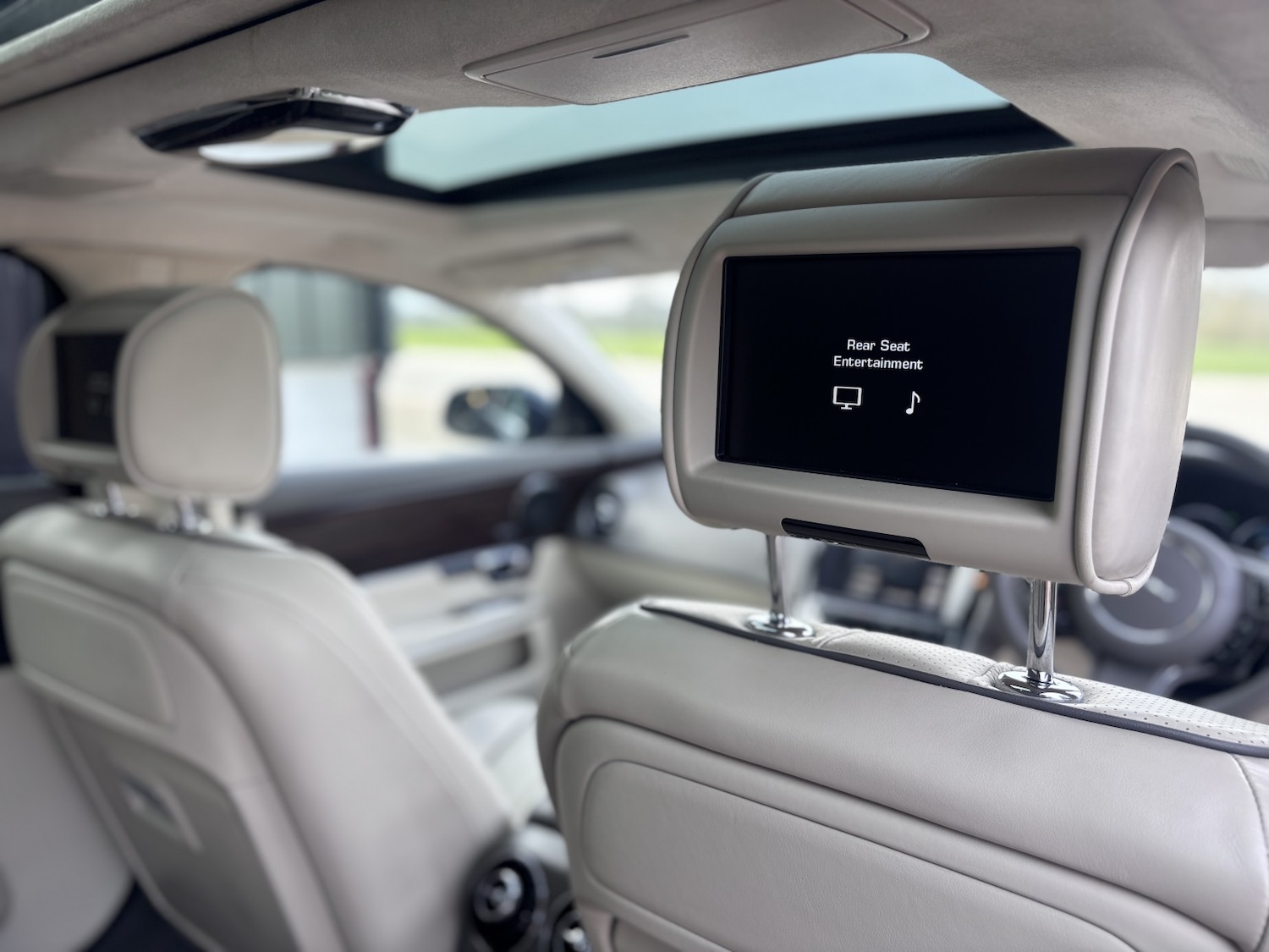 Used Jaguar XJ 2014 for sale - 77968812: Photo 64