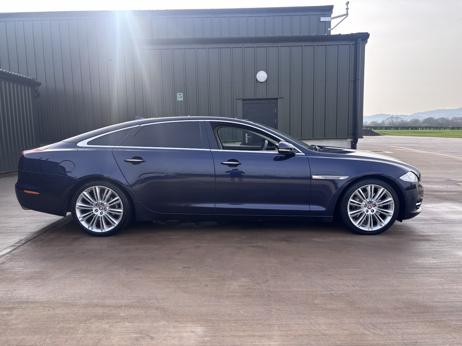 Used Jaguar XJ 2014 for sale - 77968812: Photo 8