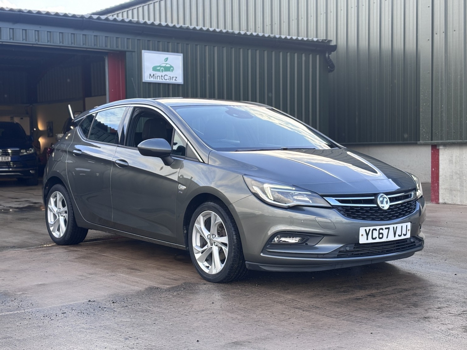 Used Vauxhall Astra 2017 for sale - 77342577: Photo 3