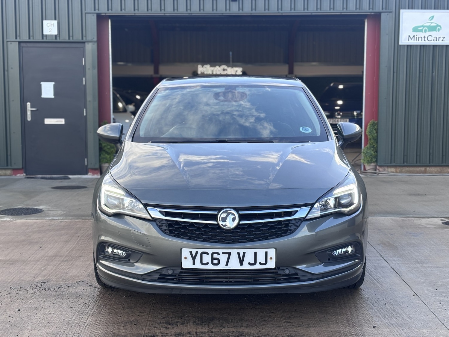 Used Vauxhall Astra 2017 for sale - 77342577: Photo 4