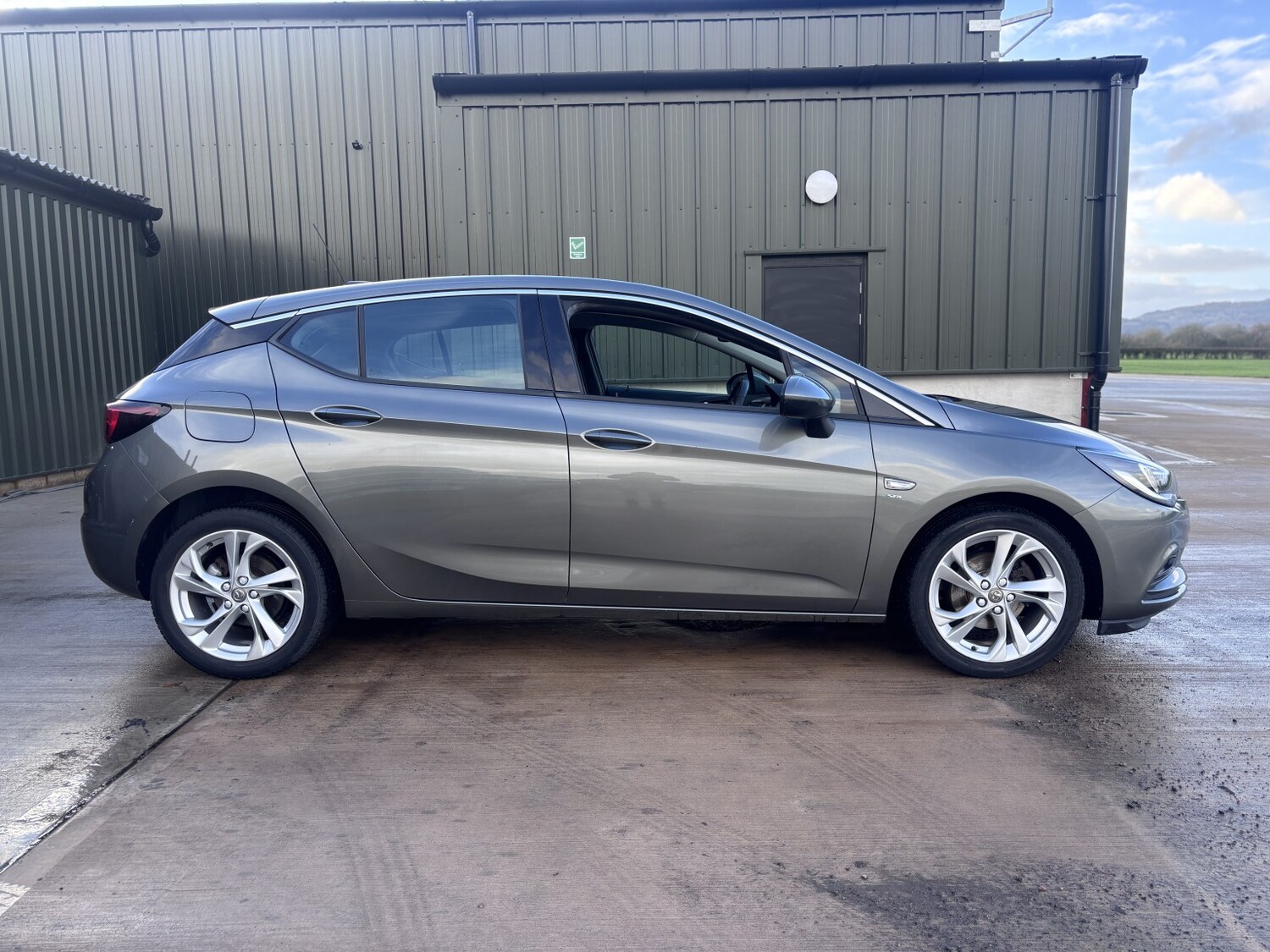Used Vauxhall Astra 2017 for sale - 77342577: Photo 8