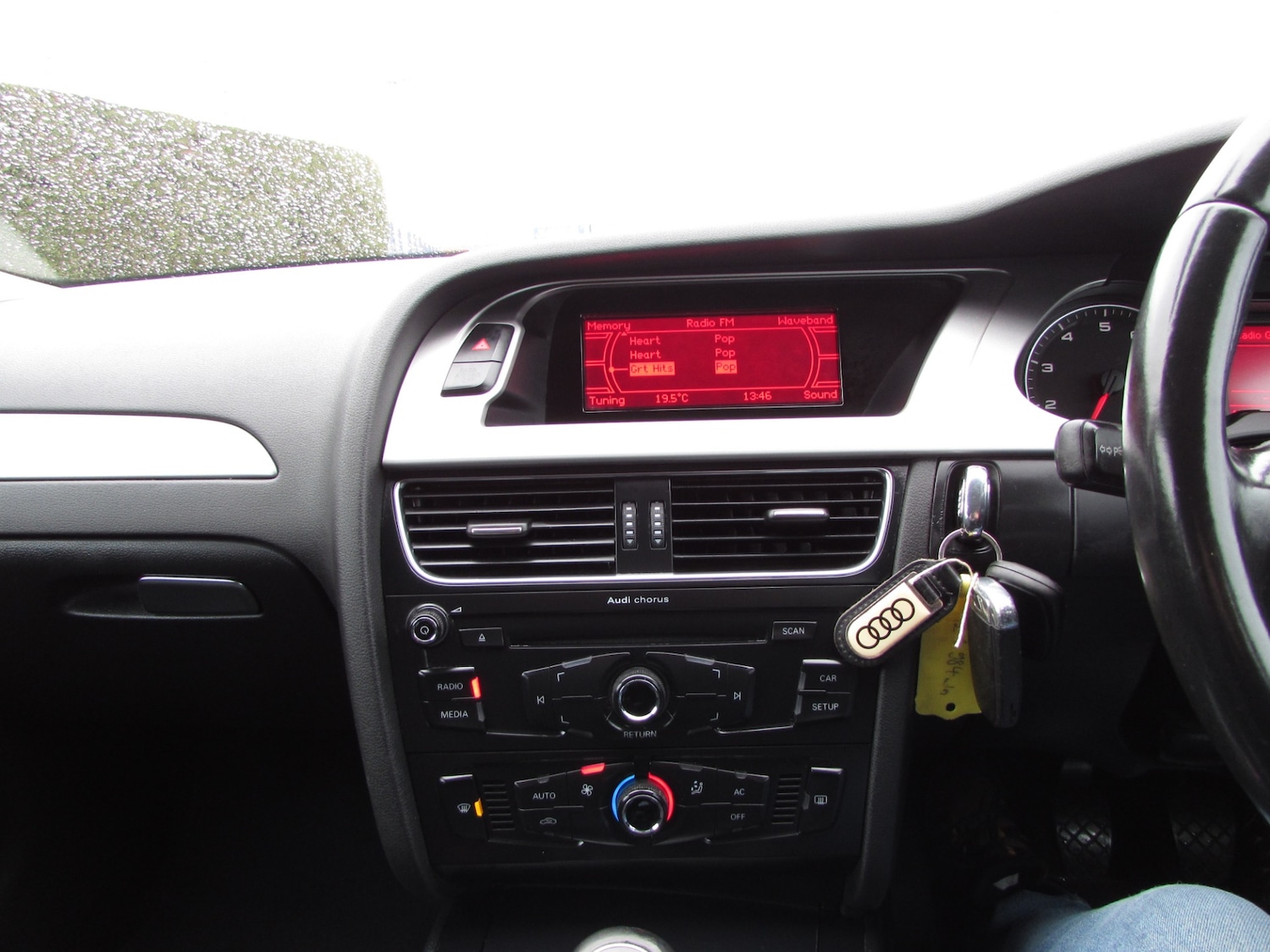 Used Audi A4 2010 for sale - 77902347: Photo 12