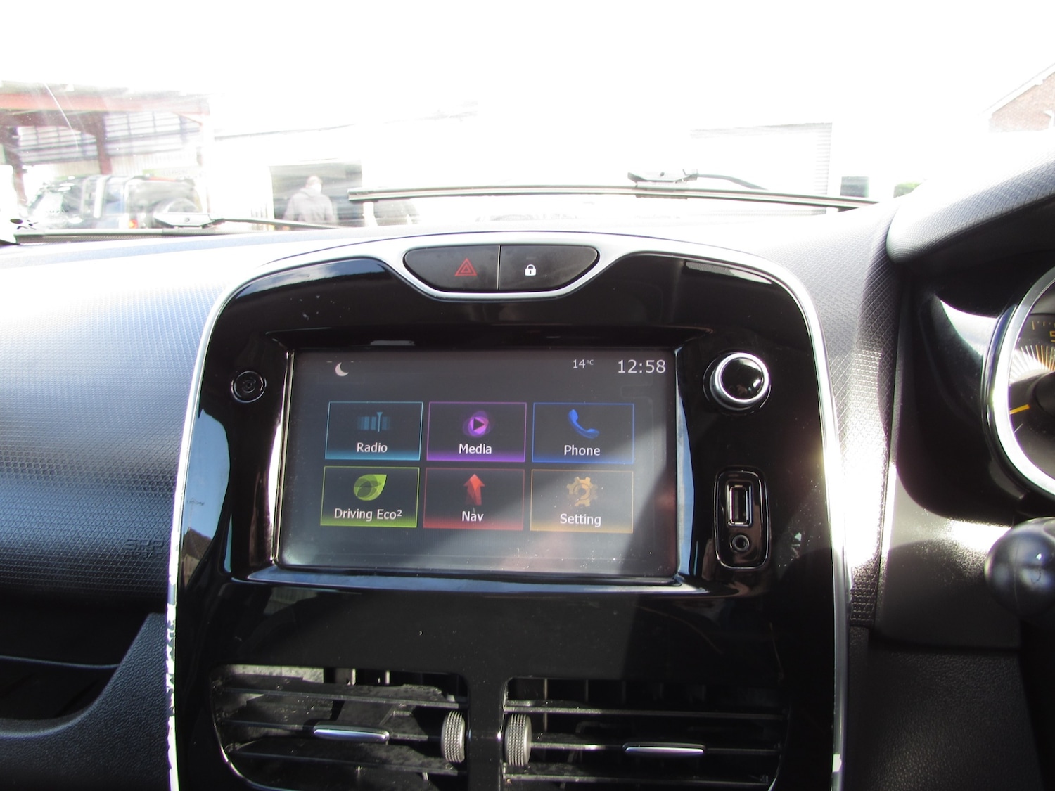 Used Renault Clio 2016 for sale - 77635732: Photo 14