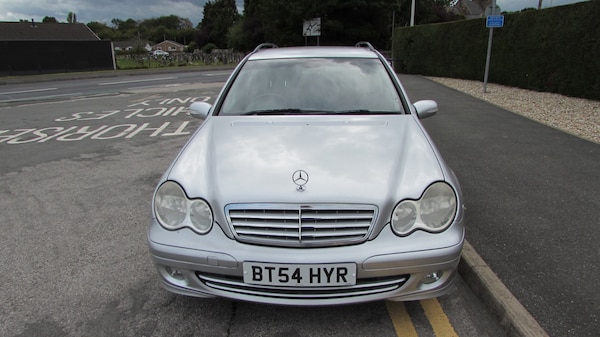Used Mercedes-Benz C-Class 2005 for sale - 76177209: Photo 2
