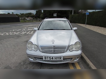 Used Mercedes-Benz C-Class 2005 for sale - 76177209: Photo 2