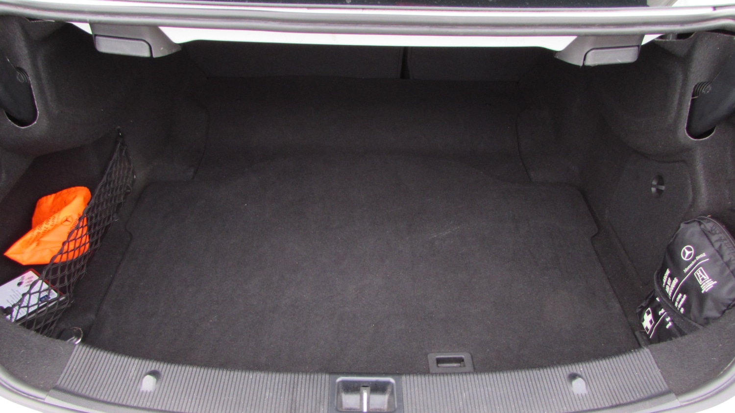 Used Mercedes-Benz E Class 2011 for sale - 77997623: Photo 19