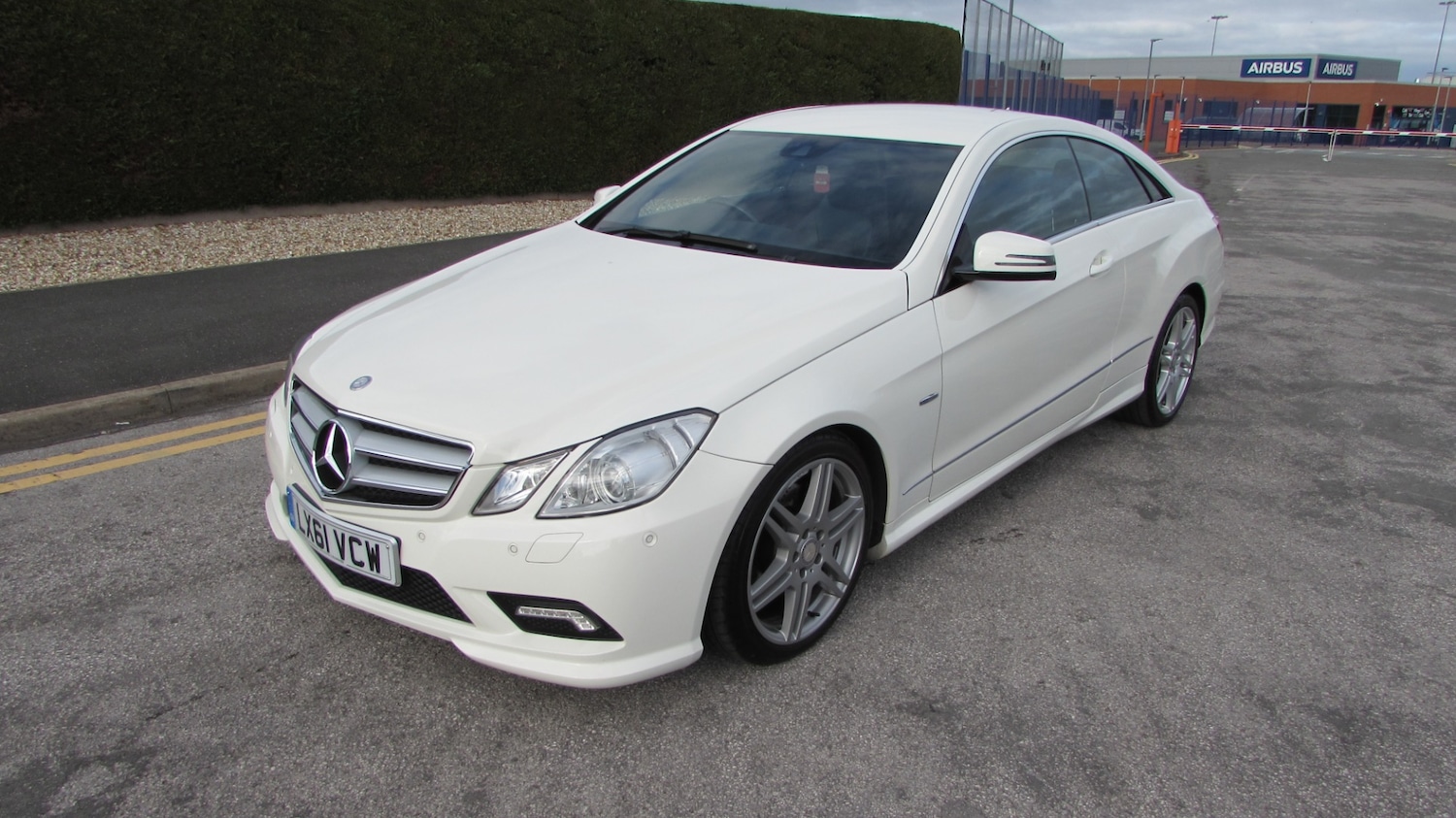 Used Mercedes-Benz E Class 2011 for sale - 77997623: Photo 2
