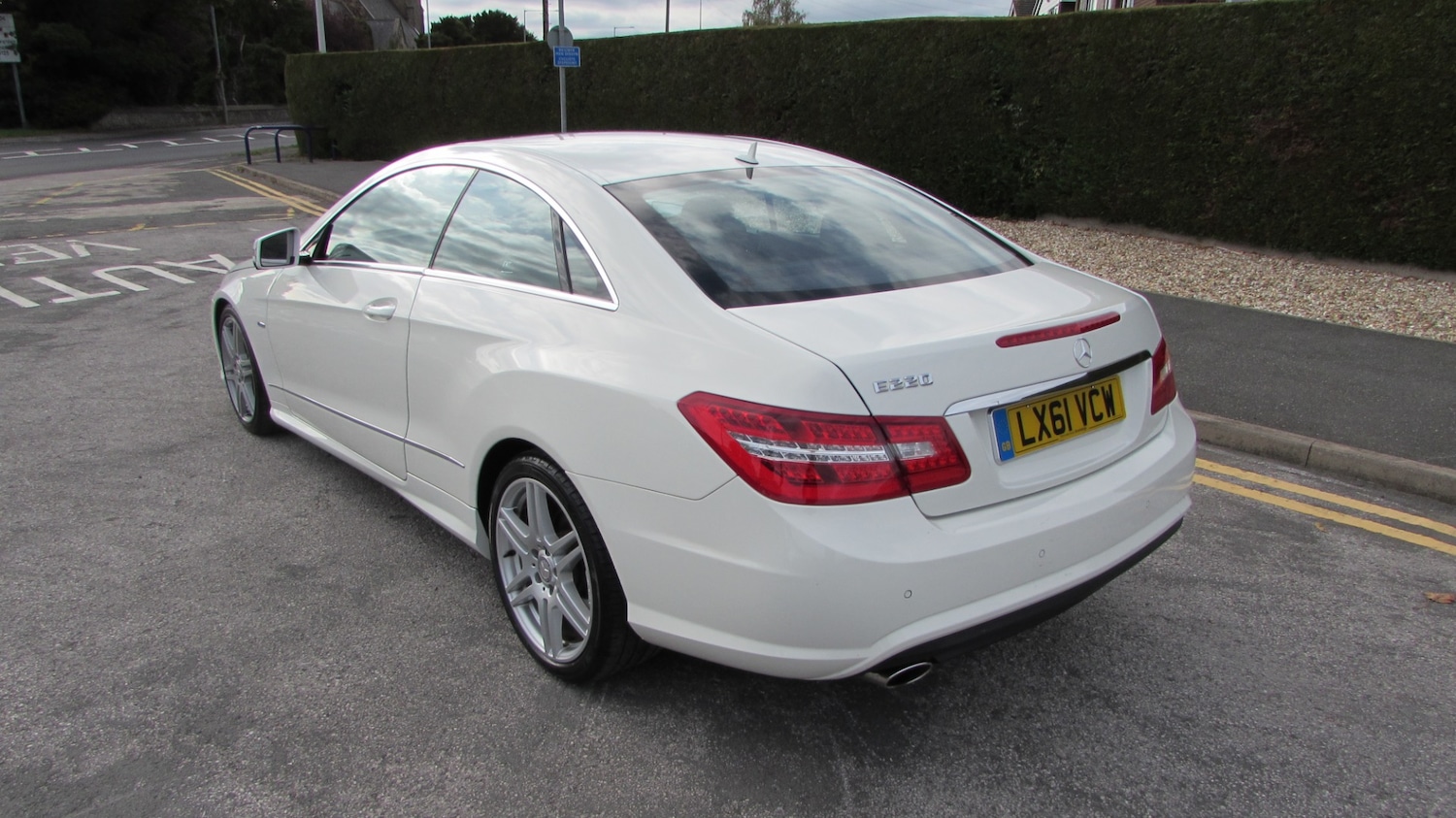 Used Mercedes-Benz E Class 2011 for sale - 77997623: Photo 3