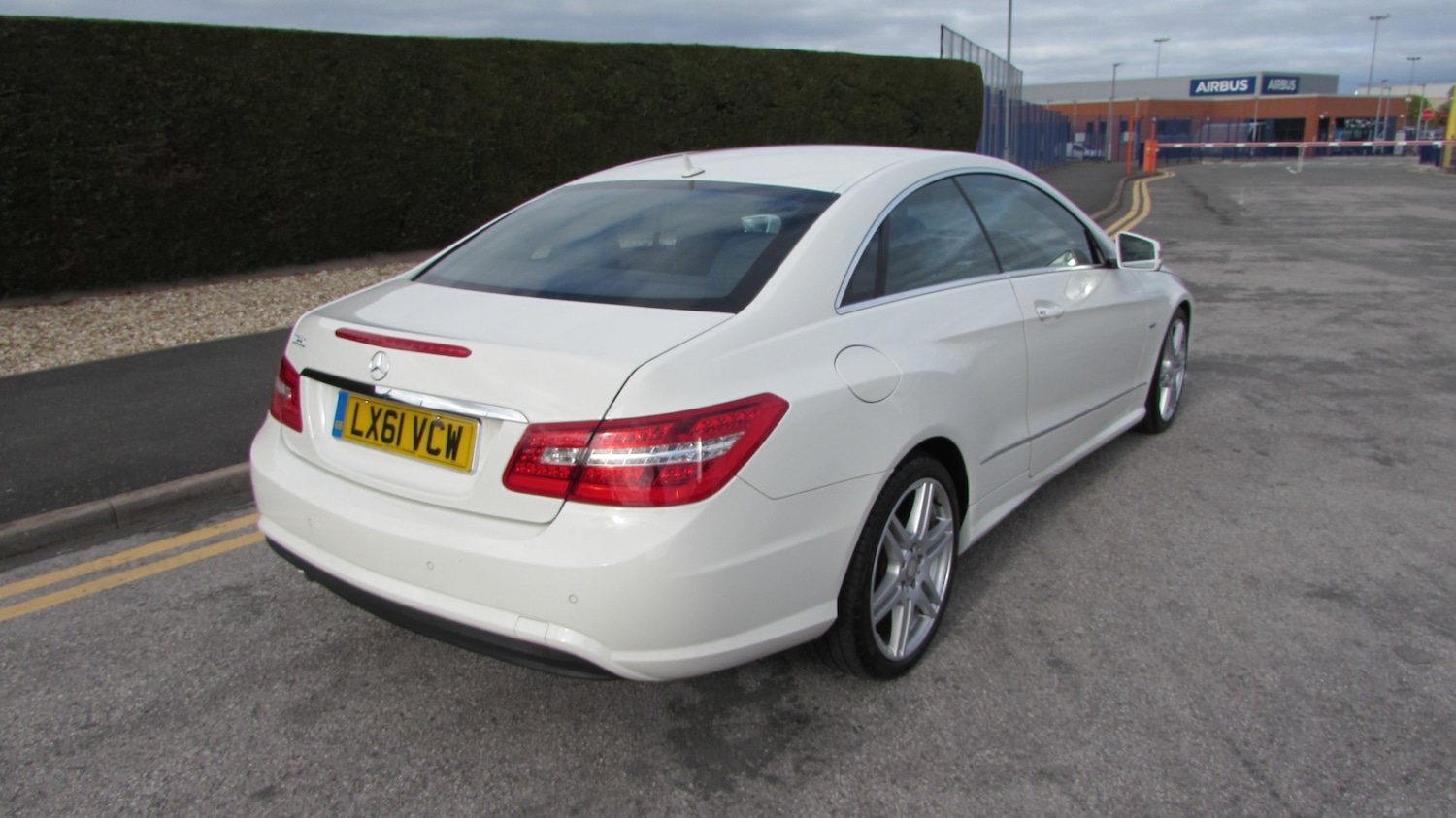Used Mercedes-Benz E Class 2011 for sale - 77997623: Photo 4