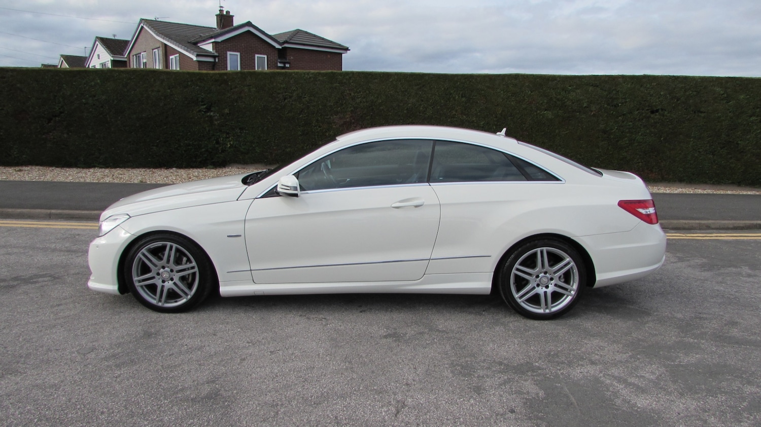 Used Mercedes-Benz E Class 2011 for sale - 77997623: Photo 5