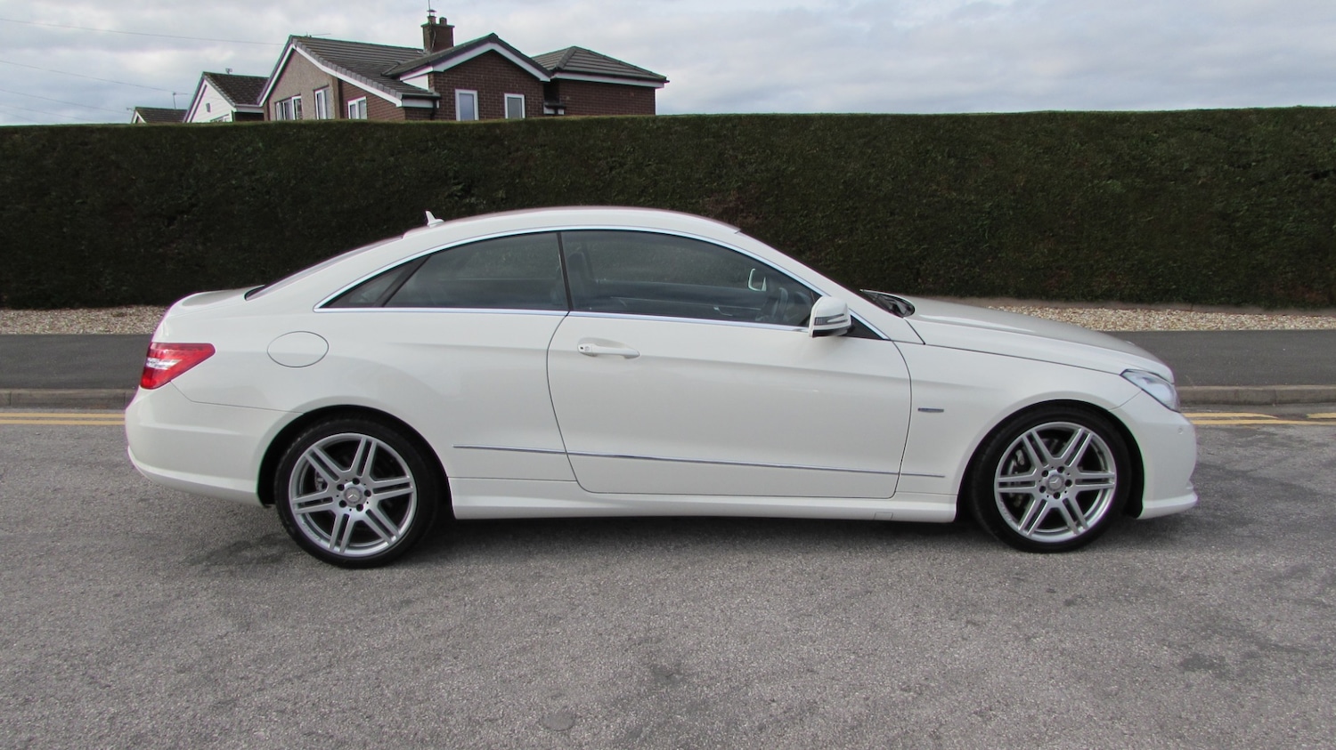 Used Mercedes-Benz E Class 2011 for sale - 77997623: Photo 6